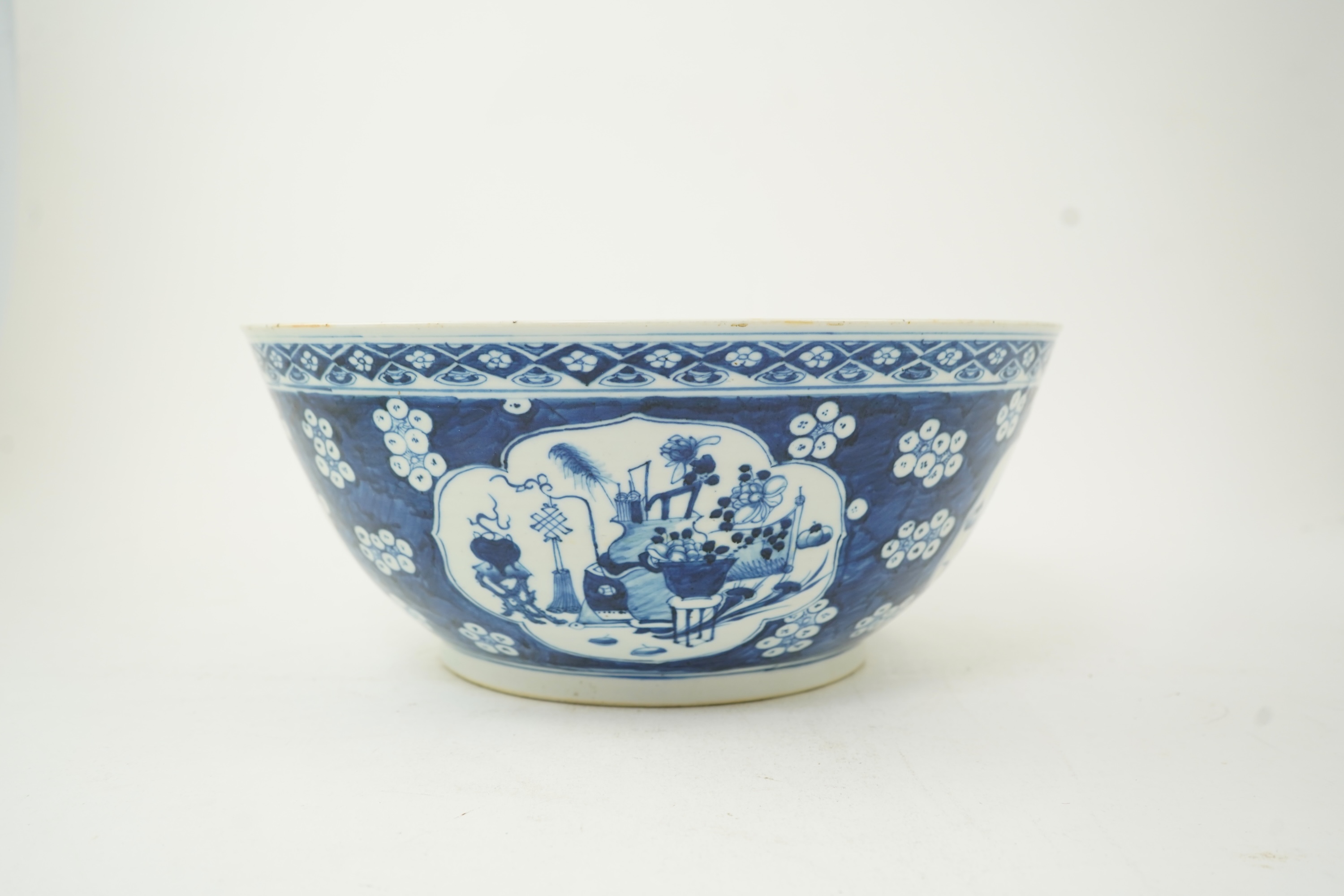 A large Chinese blue and white ‘Antiques’ bowl, mid 19th century